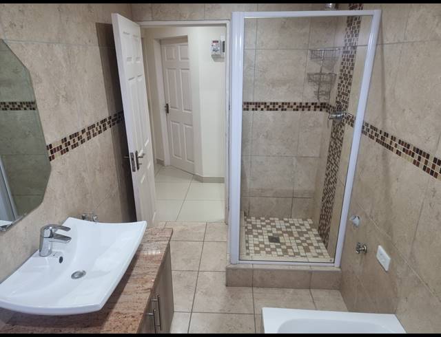 3 BEDROOM FLAT TO LET IN HILLARY
